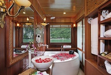Royal WIngs Ha Long Cruise
